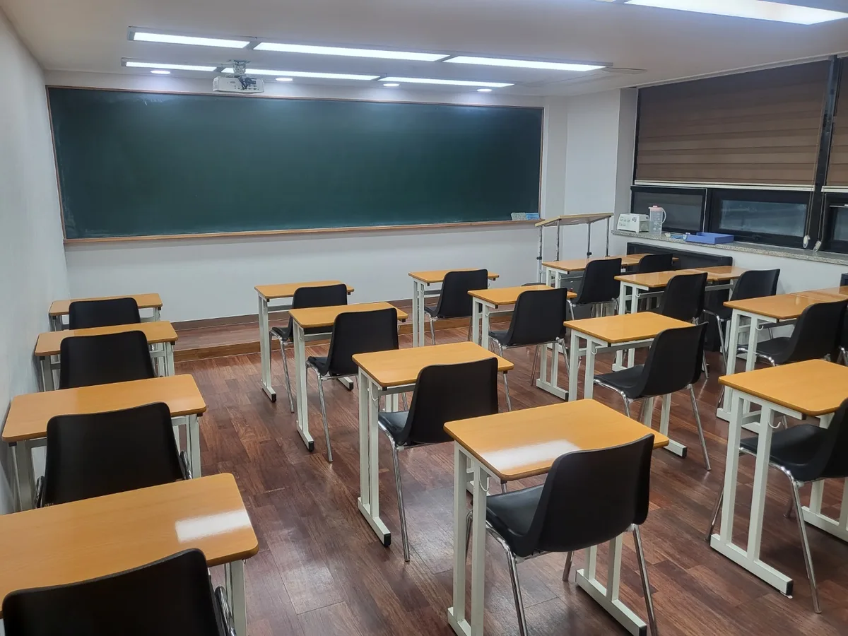 북구 덕천동 스터디룸 미팅룸 장비 주변 정밀 위생청소 사례 - 행진크린