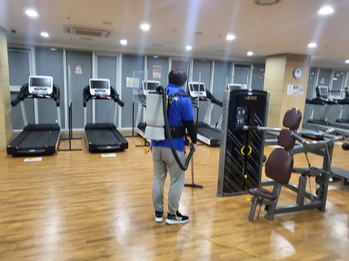 동구 좌천동 헬스장 샤워실 장비 주변 정밀 위생청소 사례 - 행진크린